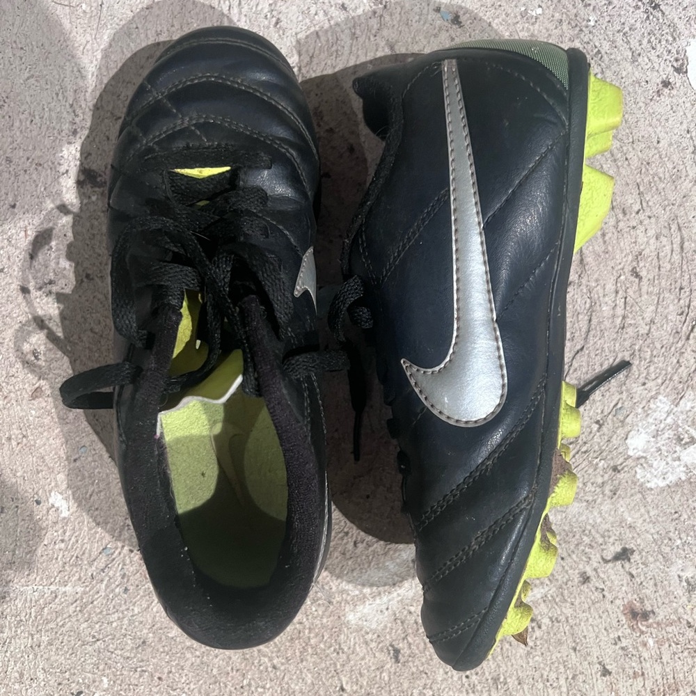 Youth 13 soccer cleats